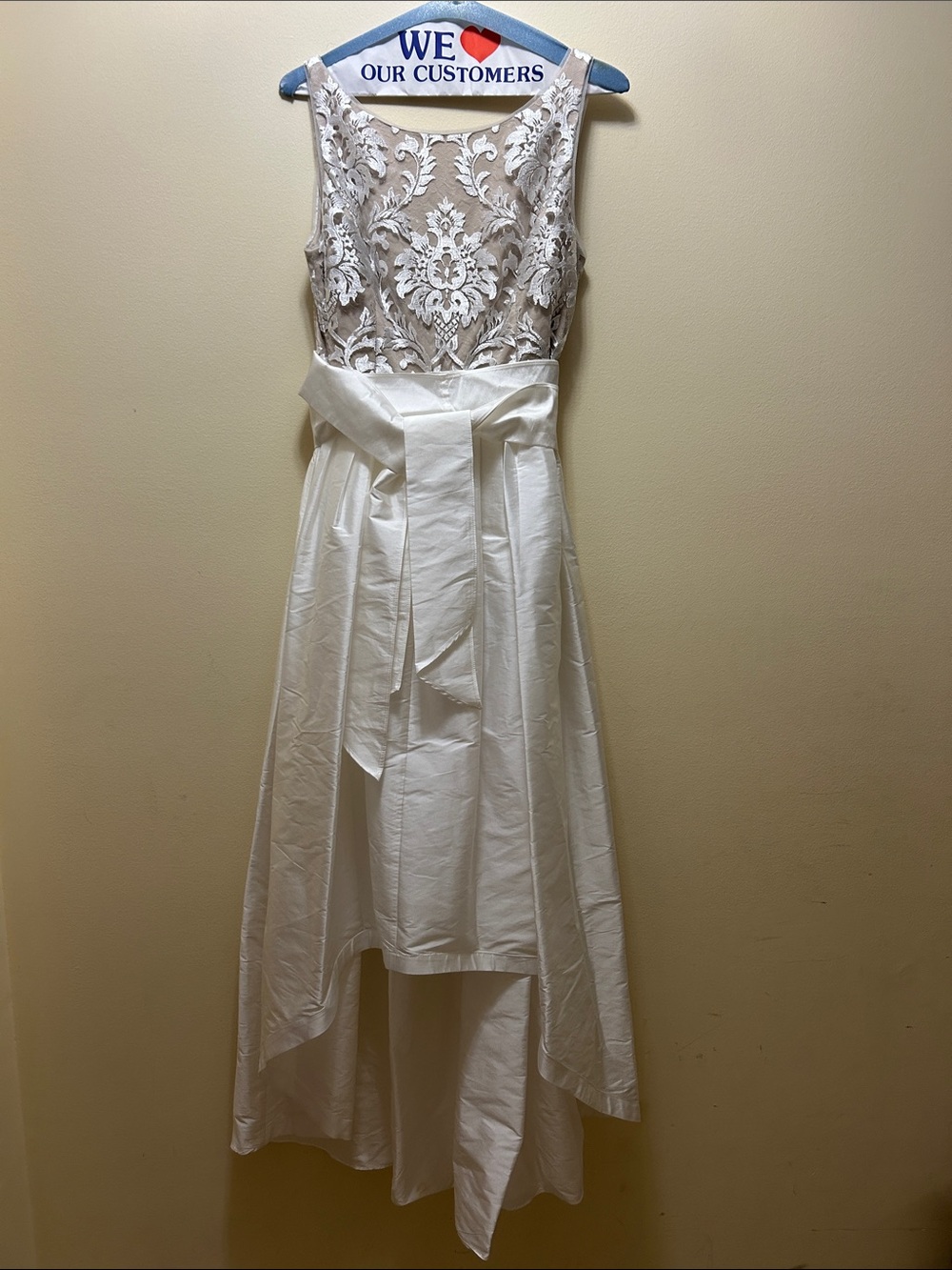 Adrianna Papell - Sleeveless White High-Low Dress with Waist Tie
